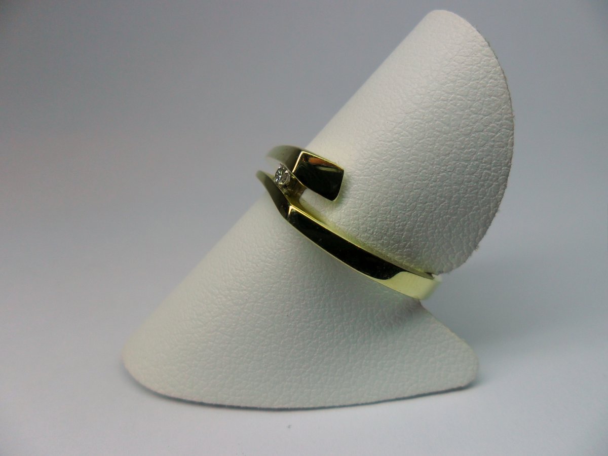 Gebogen Streepring Geelgoud 1st.